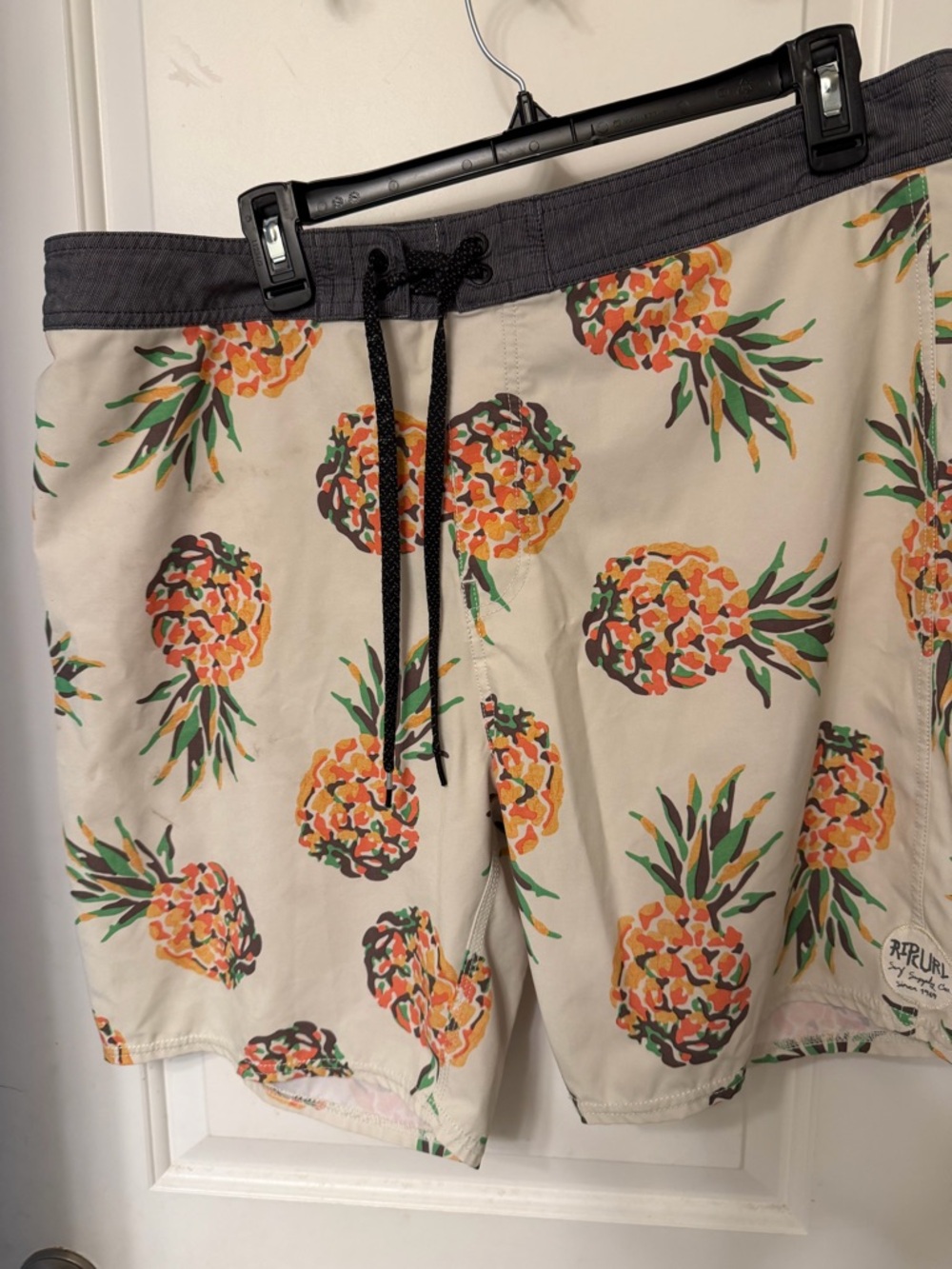 Rip Curl Cream Pineapple Print Boardshorts with Black Waistband size 36